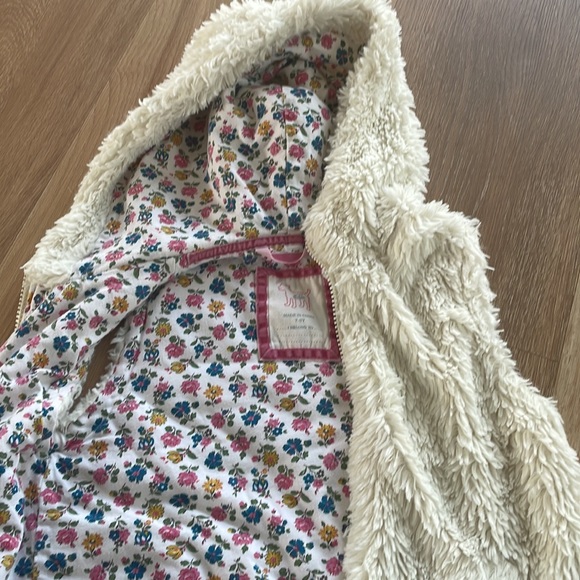 Mini Boden faux fur vest - Picture 2 of 3